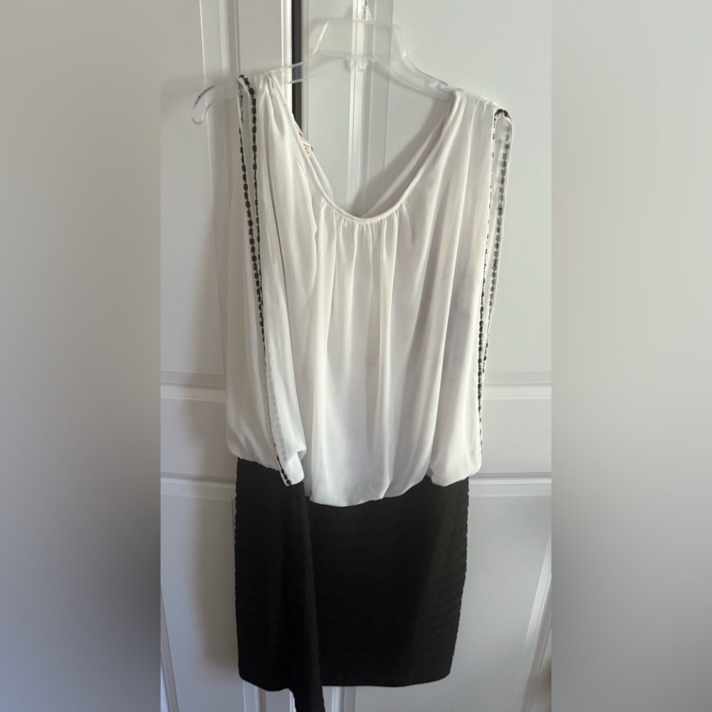 White and black womens size 16 dress